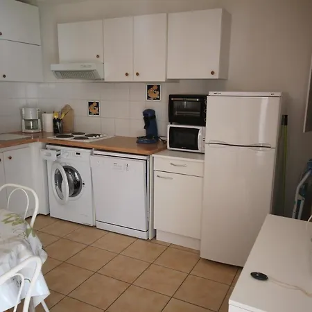Belle Climatisee Avec 2 Chambres, Terrasse En Angle, Parking Privatif Dans Securisee Piscine Commune 800 M De La Lrcs151 * Portiragnes