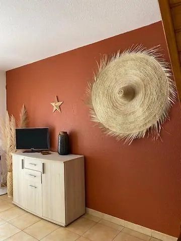 Apartament Belle Climatisee Avec 2 Chambres, Terrasse En Angle, Parking Privatif Dans Securisee Piscine Commune 800 M De La Lrcs151