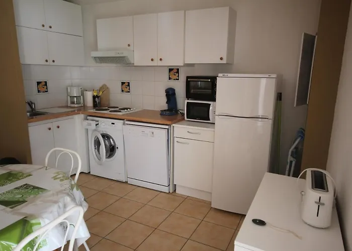 Belle Climatisee Avec 2 Chambres, Terrasse En Angle, Parking Privatif Dans Securisee Piscine Commune 800 M De La Lrcs151 * Portiragnes